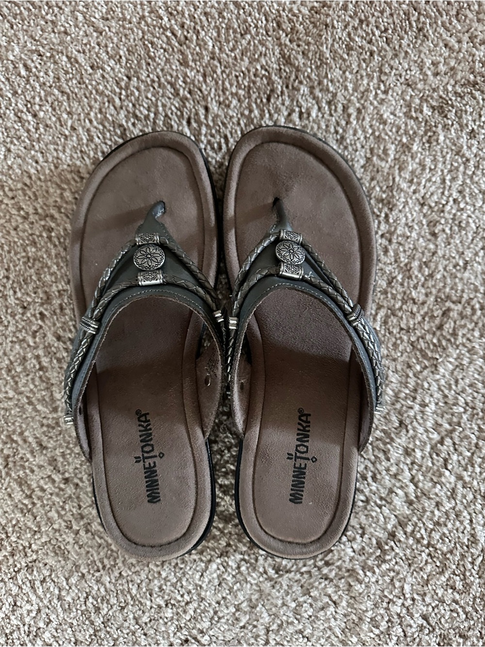 Minnetonka Women's 8M Pewter Braided Leather Thong Sandals NEW